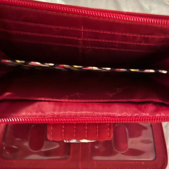 “Vera Bradley“ Red Wallet Never Used Silver Hardware Slots Zipper Compartments - Picture 4 of 7